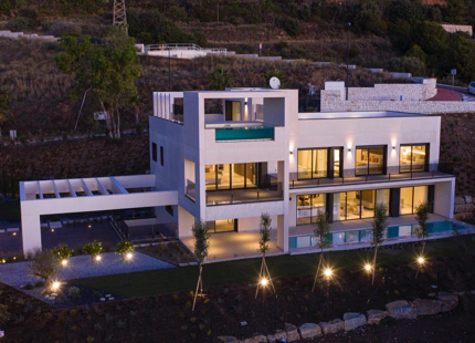 LUJOSA VILLA CONTEMPORÁNEA CON VISTAS AL MEDITERRÁNEO