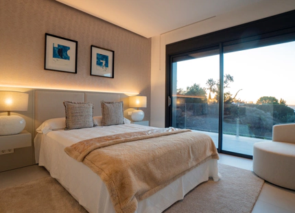 LUJOSA VILLA CONTEMPORÁNEA CON VISTAS AL MEDITERRÁNEO