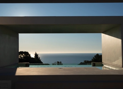 LUJOSA VILLA CONTEMPORÁNEA CON VISTAS AL MEDITERRÁNEO