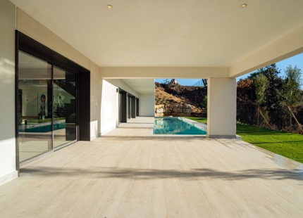 LUJOSA VILLA CONTEMPORÁNEA CON VISTAS AL MEDITERRÁNEO