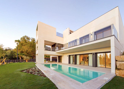 LUJOSA VILLA CONTEMPORÁNEA CON VISTAS AL MEDITERRÁNEO
