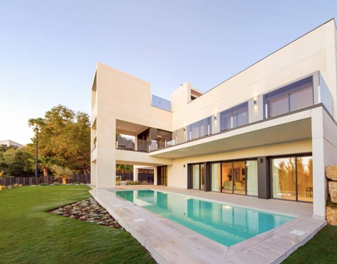 LUJOSA VILLA CONTEMPORÁNEA CON VISTAS AL MEDITERRÁNEO