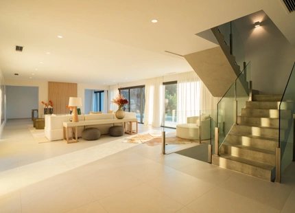 LUJOSA VILLA CONTEMPORÁNEA CON VISTAS AL MEDITERRÁNEO
