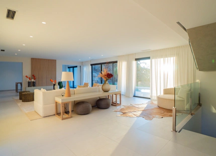 LUJOSA VILLA CONTEMPORÁNEA CON VISTAS AL MEDITERRÁNEO