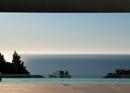 LUJOSA VILLA CONTEMPORÁNEA CON VISTAS AL MEDITERRÁNEO