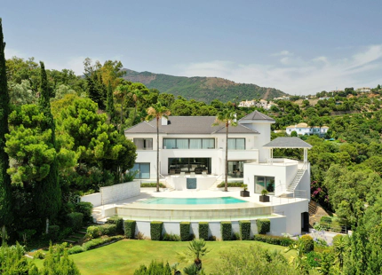EXCEPTIONAL CONTEMPORARY PROPERTY FOR SALE IN LA ZAGALETA