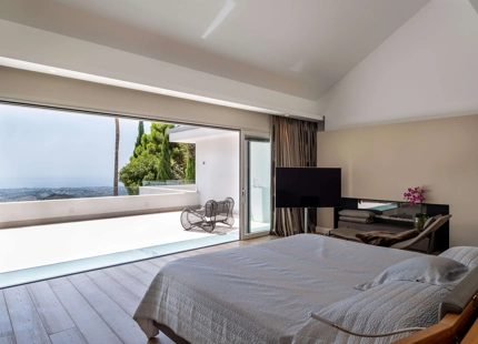 EXCEPTIONAL CONTEMPORARY PROPERTY FOR SALE IN LA ZAGALETA