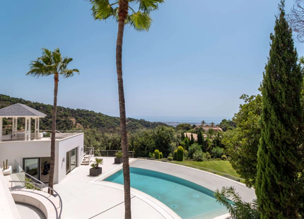 EXCEPTIONAL CONTEMPORARY PROPERTY FOR SALE IN LA ZAGALETA