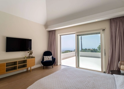 EXCEPTIONAL CONTEMPORARY PROPERTY FOR SALE IN LA ZAGALETA