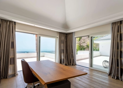 EXCEPTIONAL CONTEMPORARY PROPERTY FOR SALE IN LA ZAGALETA