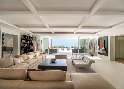 EXCEPTIONAL CONTEMPORARY PROPERTY FOR SALE IN LA ZAGALETA