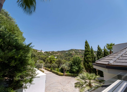 EXCEPTIONAL CONTEMPORARY PROPERTY FOR SALE IN LA ZAGALETA