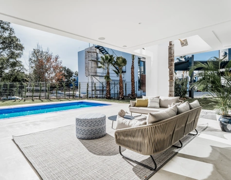 Villa for sale in El Campanario, Estepona East
