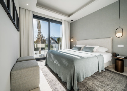 LUXURY VILLA FOR SALE IN EL CAMPANARIO
