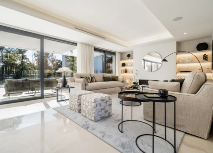 LUXURY VILLA FOR SALE IN EL CAMPANARIO