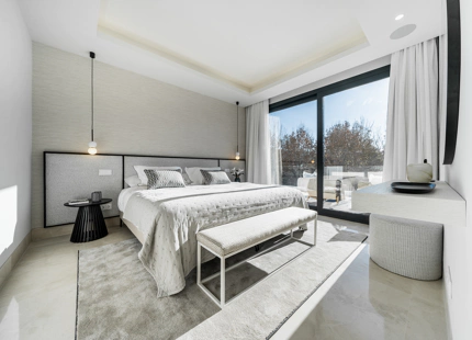 LUXURY VILLA FOR SALE IN EL CAMPANARIO