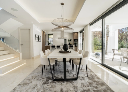 LUXURY VILLA FOR SALE IN EL CAMPANARIO