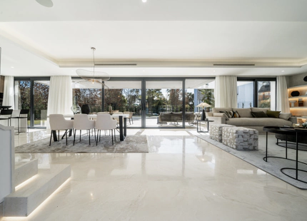 LUXURY VILLA FOR SALE IN EL CAMPANARIO