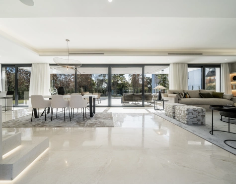 Villa for sale in El Campanario, Estepona East