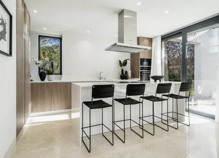 LUXURY VILLA FOR SALE IN EL CAMPANARIO