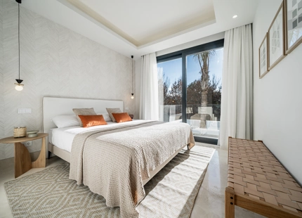 LUXURY VILLA FOR SALE IN EL CAMPANARIO