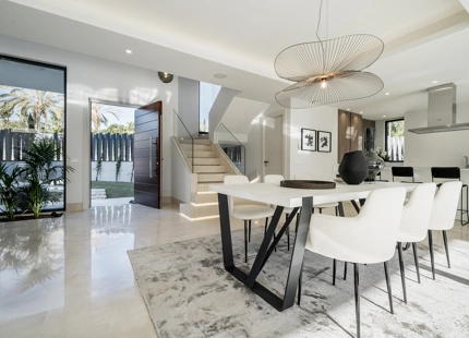 LUXURY VILLA FOR SALE IN EL CAMPANARIO