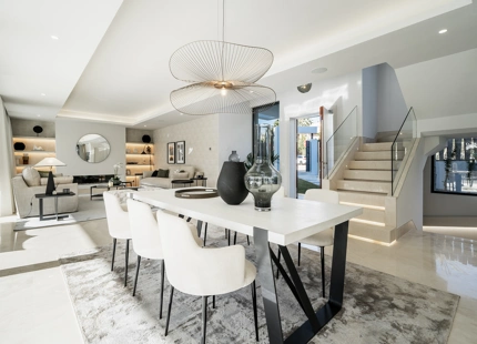 LUXURY VILLA FOR SALE IN EL CAMPANARIO
