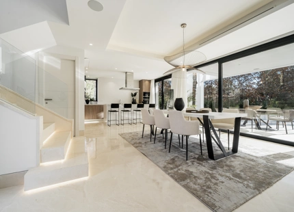 LUXURY VILLA FOR SALE IN EL CAMPANARIO