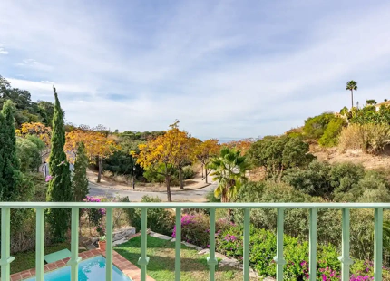 CHARMING ANDALUSIAN-STYLE VILLA FOR SALE IN MARBELLA EAST