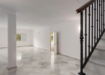 CHARMING ANDALUSIAN-STYLE VILLA FOR SALE IN MARBELLA EAST