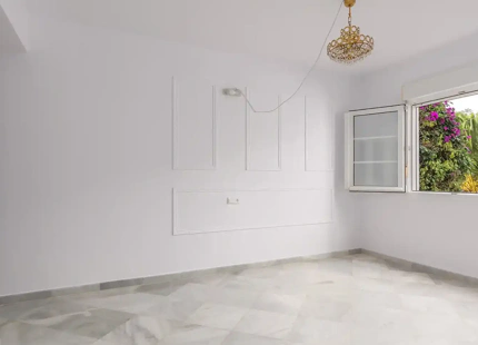 CHARMING ANDALUSIAN-STYLE VILLA FOR SALE IN MARBELLA EAST