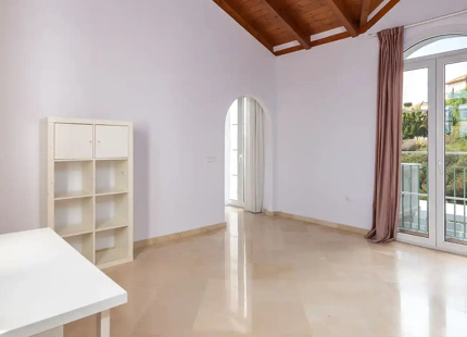 CHARMING ANDALUSIAN-STYLE VILLA FOR SALE IN MARBELLA EAST