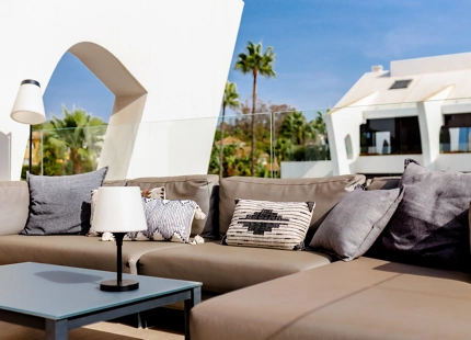 DÚPLEX ÁTICO CON IMPRESIONANTES TERRAZAS EN VENTA EN CABOPINO, MARBELLA ESTE