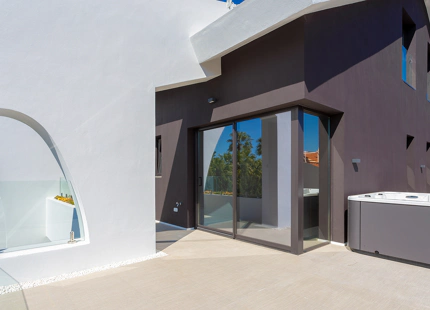 DÚPLEX ÁTICO CON IMPRESIONANTES TERRAZAS EN VENTA EN CABOPINO, MARBELLA ESTE