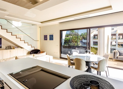 DÚPLEX ÁTICO CON IMPRESIONANTES TERRAZAS EN VENTA EN CABOPINO, MARBELLA ESTE