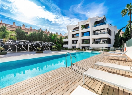 DÚPLEX ÁTICO CON IMPRESIONANTES TERRAZAS EN VENTA EN CABOPINO, MARBELLA ESTE