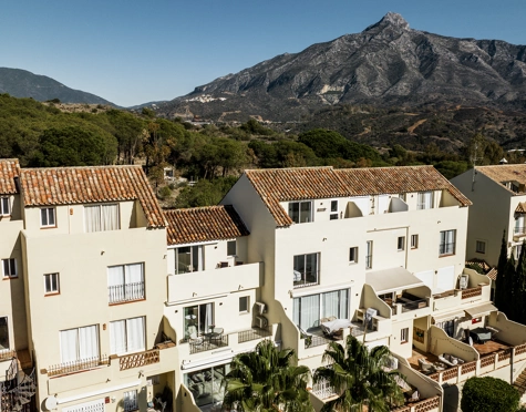Town House for sale in Los Pinos de Aloha, Nueva Andalucia