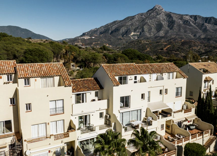 CHARMING TOWNHOUSE IN LOS PINOS DE ALOHA 