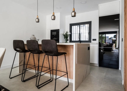 CHARMING TOWNHOUSE IN LOS PINOS DE ALOHA 
