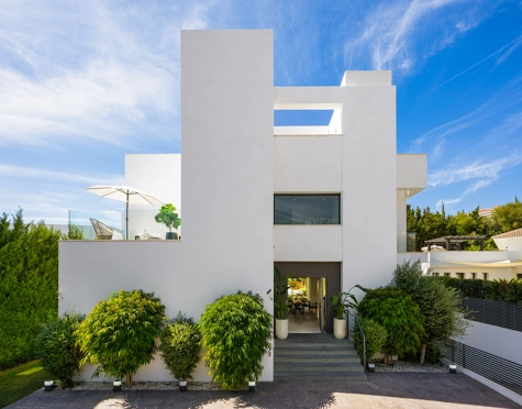 Villa for sale in Marbella - Puerto Banus