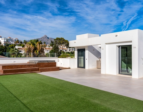 Villa for sale in Marbella - Puerto Banus