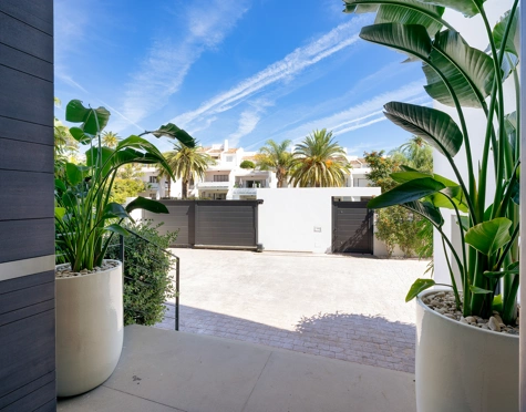 Villa for sale in Marbella - Puerto Banus