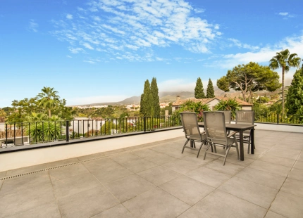 VILLA ACOGEDORA EN VENTA EN RÍO REAL, MARBELLA