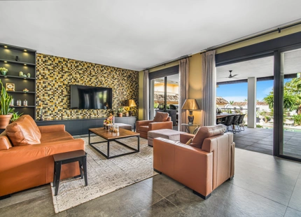 VILLA ACOGEDORA EN VENTA EN RÍO REAL, MARBELLA
