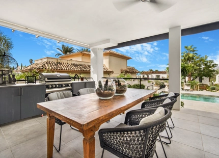VILLA ACOGEDORA EN VENTA EN RÍO REAL, MARBELLA
