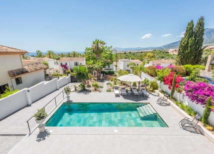 VILLA ACOGEDORA EN VENTA EN RÍO REAL, MARBELLA