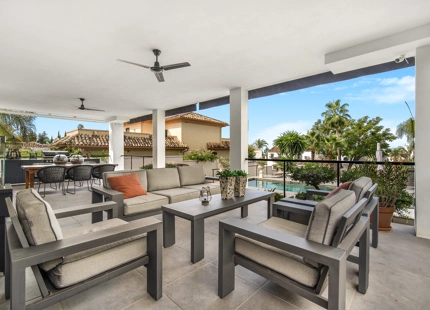 VILLA ACOGEDORA EN VENTA EN RÍO REAL, MARBELLA