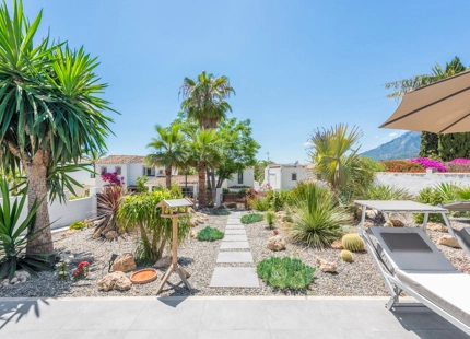 VILLA ACOGEDORA EN VENTA EN RÍO REAL, MARBELLA