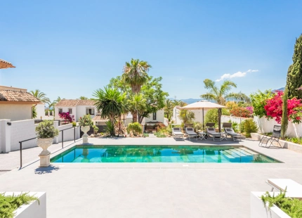 VILLA ACOGEDORA EN VENTA EN RÍO REAL, MARBELLA