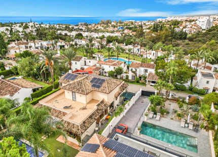 VILLA ACOGEDORA EN VENTA EN RÍO REAL, MARBELLA